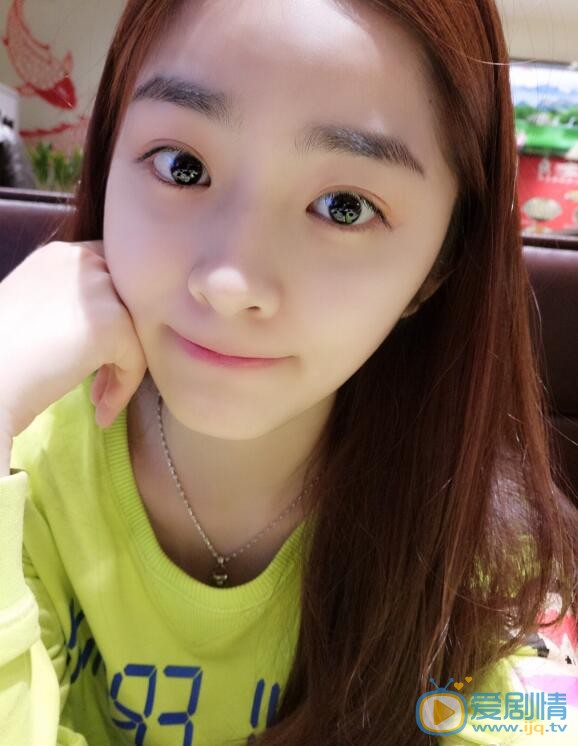 吴曼思卖萌照 吴曼思高清写真_吴曼思高清剧照
