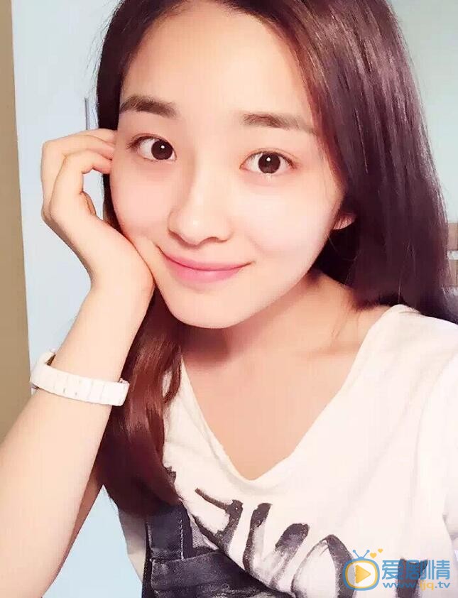 吴曼思卖萌照 吴曼思高清写真_吴曼思高清剧照
