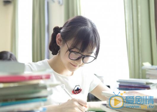伍宇辰柠《小情书》剧照 伍宇辰柠高清写真_伍宇辰柠高清剧照