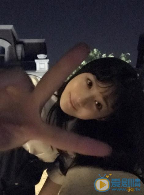 伍宇辰柠夜色街拍 伍宇辰柠高清写真_伍宇辰柠高清剧照