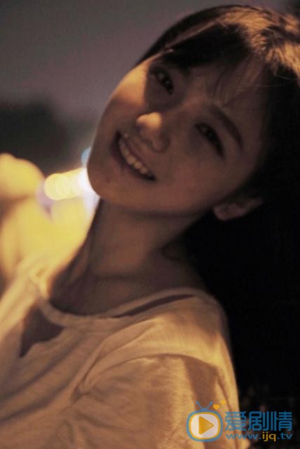 伍宇辰柠夜色街拍 伍宇辰柠高清写真_伍宇辰柠高清剧照