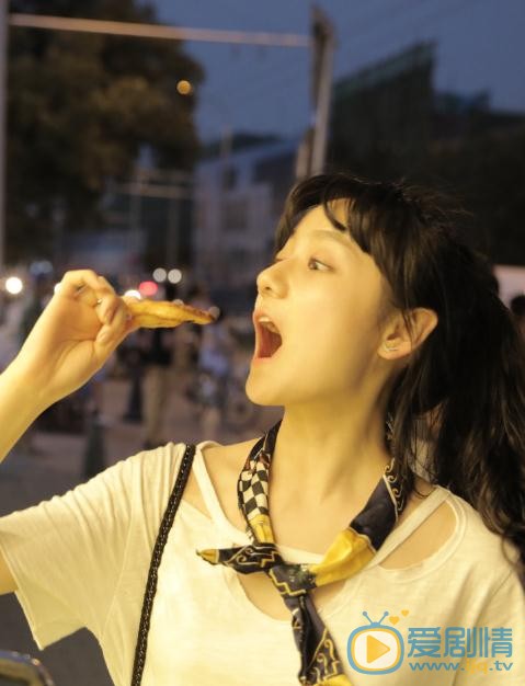 伍宇辰柠夜色街拍 伍宇辰柠高清写真_伍宇辰柠高清剧照