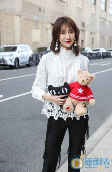 李斯羽纽约街拍 李斯羽高清写真_李斯羽高清剧照