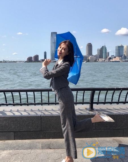 李斯羽纽约街拍 李斯羽高清写真_李斯羽高清剧照