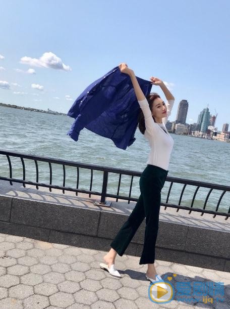 李斯羽纽约街拍 李斯羽高清写真_李斯羽高清剧照