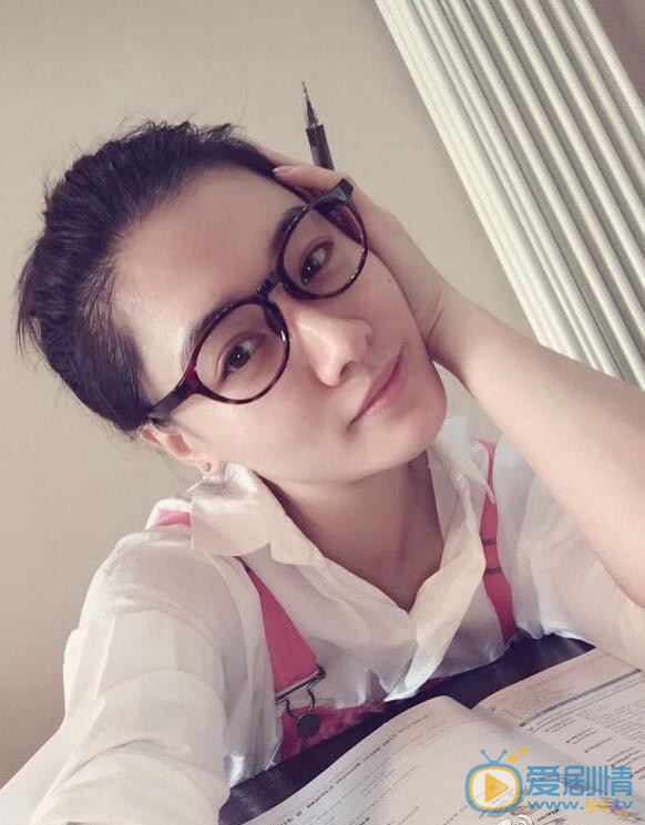 邢宇菲卖萌照 邢宇菲高清写真_邢宇菲高清剧照