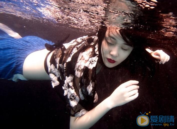 戴菲水中写真 戴菲高清写真_戴菲高清剧照
