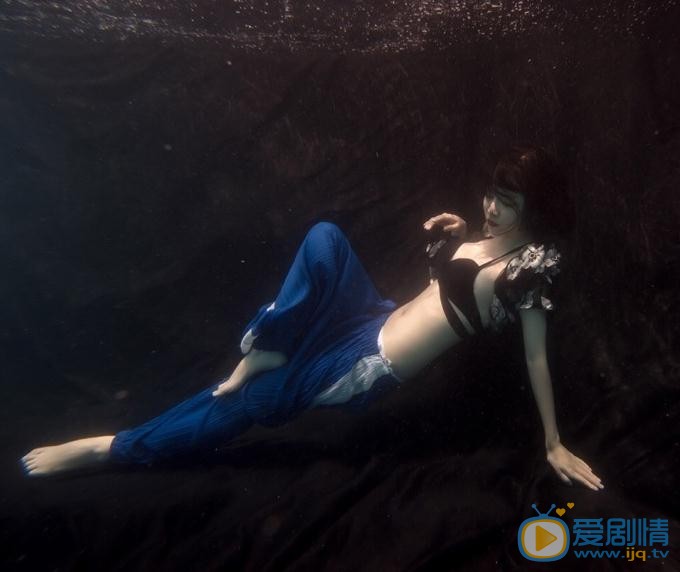 戴菲水中写真 戴菲高清写真_戴菲高清剧照