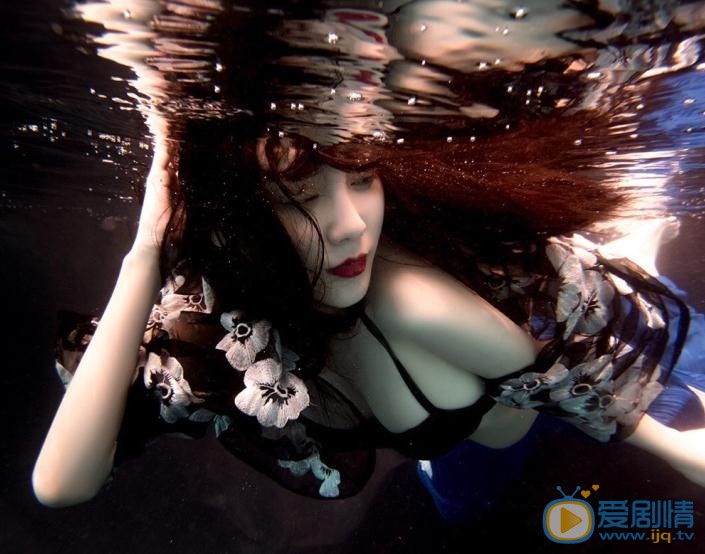 戴菲水中写真 戴菲高清写真_戴菲高清剧照