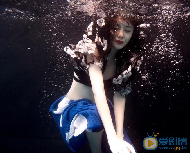 戴菲水中写真 戴菲高清写真_戴菲高清剧照