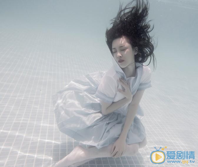 戴菲水中写真 戴菲高清写真_戴菲高清剧照