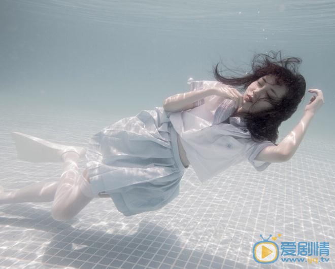 戴菲水中写真 戴菲高清写真_戴菲高清剧照