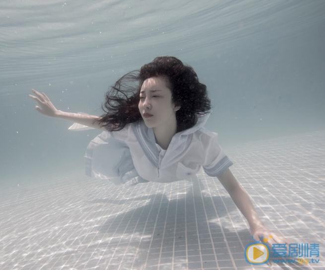 戴菲水中写真 戴菲高清写真_戴菲高清剧照