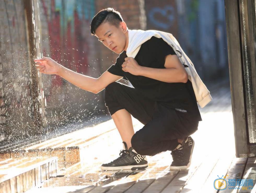 张琛时尚街拍 张琛高清写真_张琛高清剧照