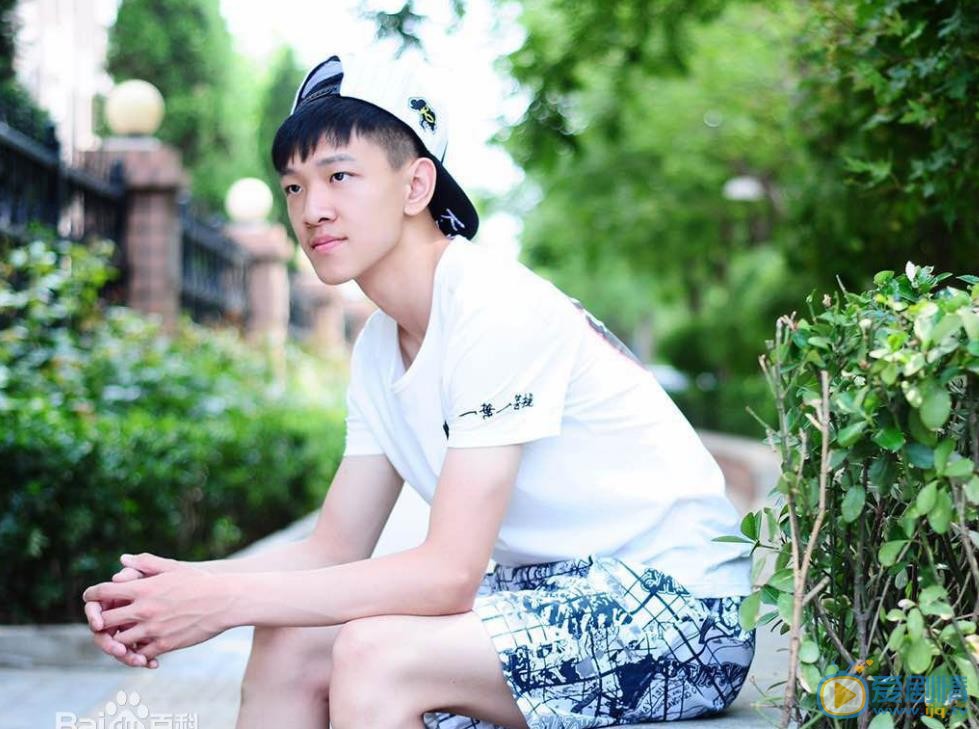 张琛时尚街拍 张琛高清写真_张琛高清剧照