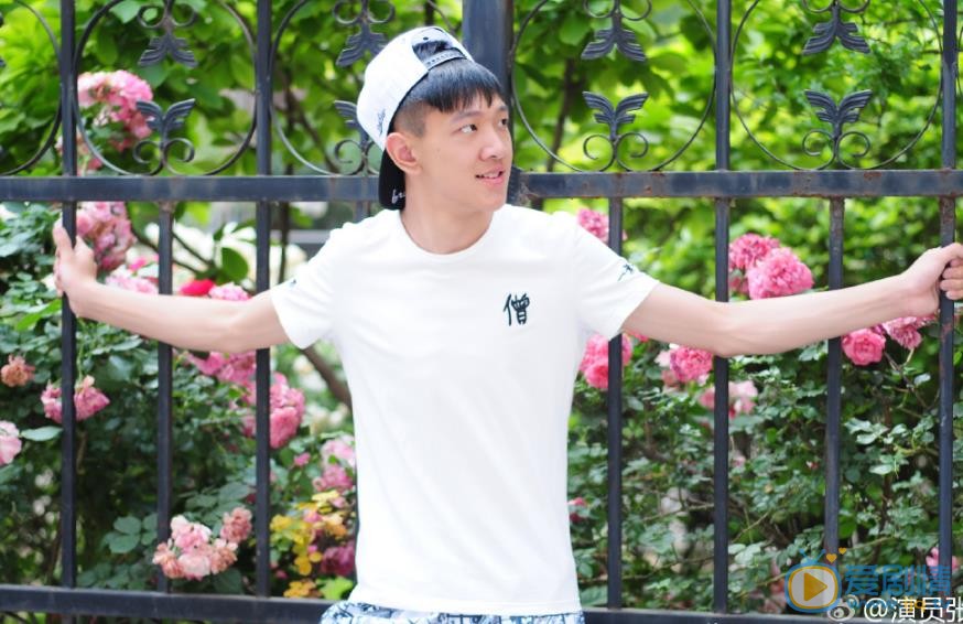 张琛时尚街拍 张琛高清写真_张琛高清剧照