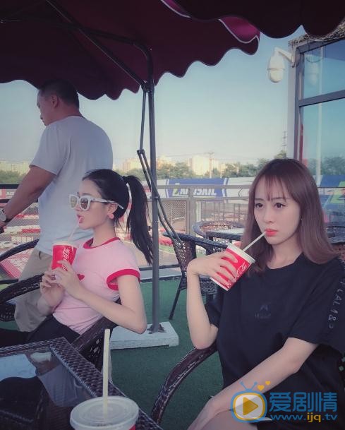 汪诺乔与人合照 汪诺乔高清写真_汪诺乔高清剧照