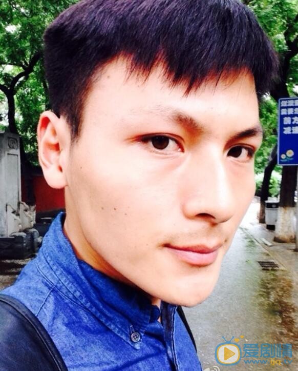李连正生活照 李连正高清写真_李连正高清剧照