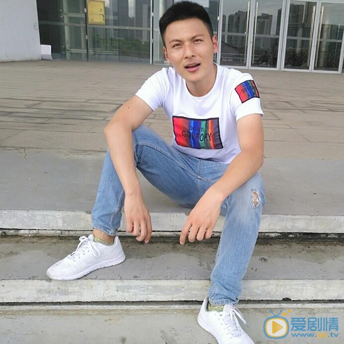 李连正生活照 李连正高清写真_李连正高清剧照