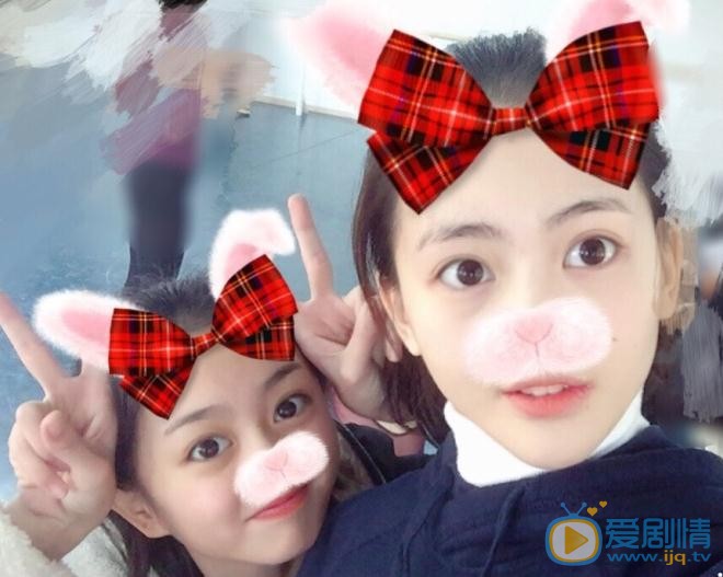 郜思雯与人合照 郜思雯高清写真_郜思雯高清剧照