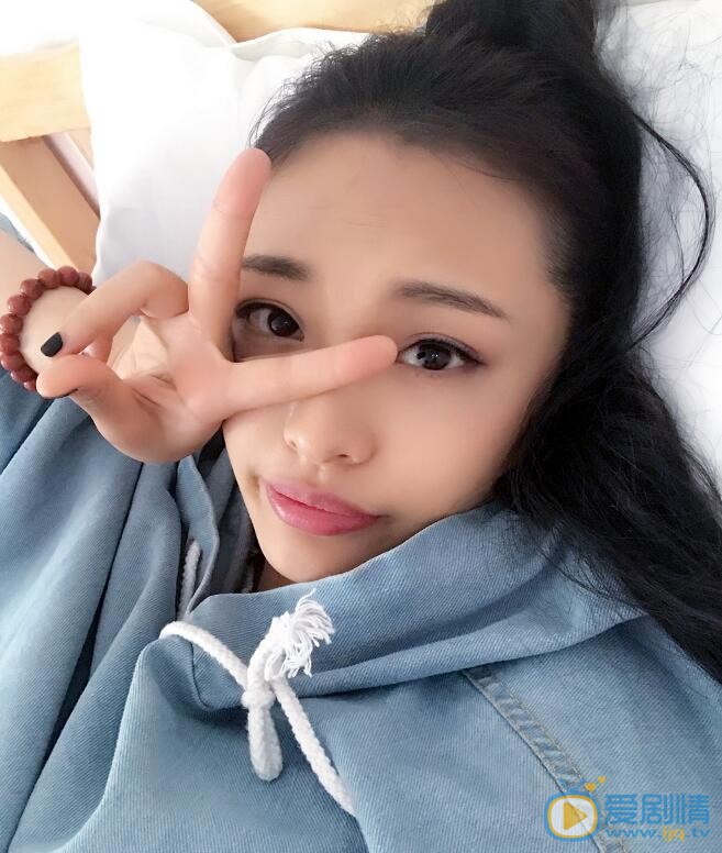李柏蓉卖萌照 李柏蓉高清写真_李柏蓉高清剧照
