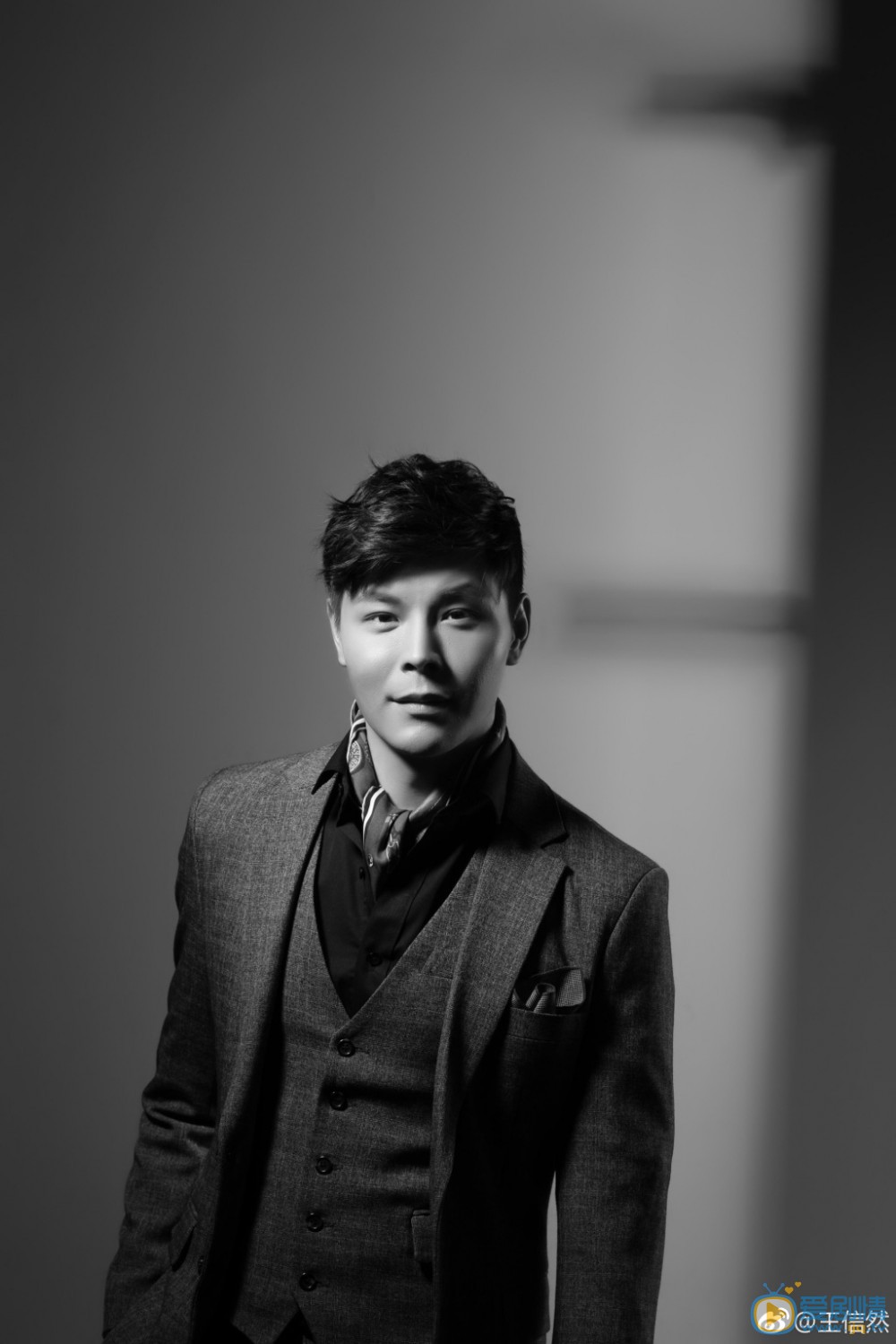 王信然绅士写真 王信然高清写真_王信然高清剧照