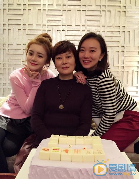 王瑞子与人合照 王瑞子高清写真_王瑞子高清剧照