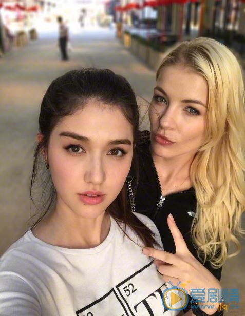 恩美与人合照 恩美高清写真_恩美高清剧照