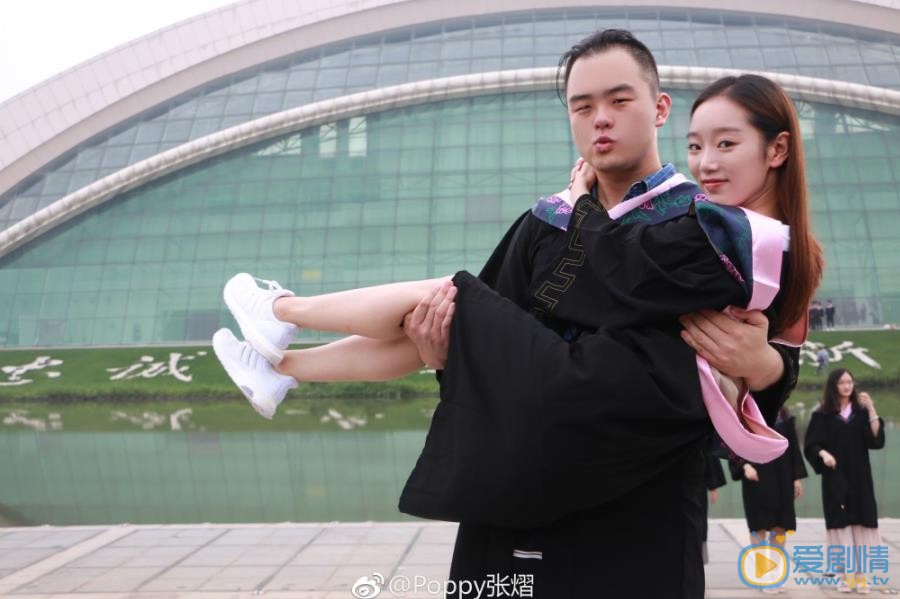 张熠毕业照 张熠高清写真_张熠高清剧照