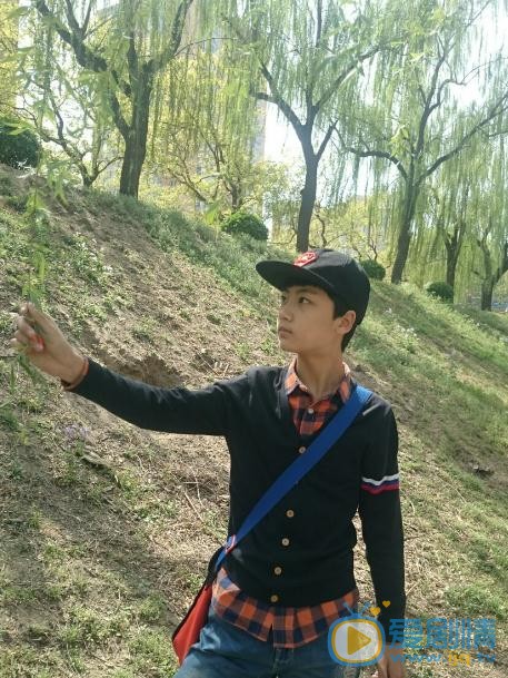 边程生活照 边程高清写真_边程高清剧照
