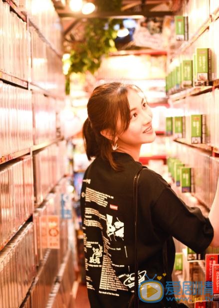 王俏霖街拍写真 王俏霖高清写真_王俏霖高清剧照