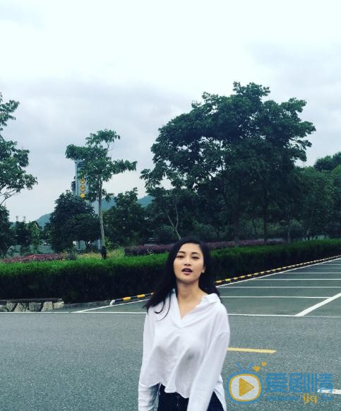王俏霖街拍写真 王俏霖高清写真_王俏霖高清剧照