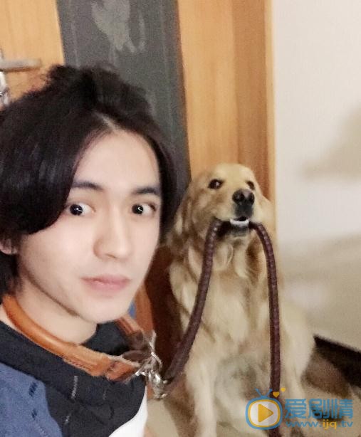 隋柯名与宠物合照 隋柯名高清写真_隋柯名高清剧照