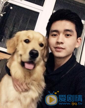 隋柯名与宠物合照 隋柯名高清写真_隋柯名高清剧照