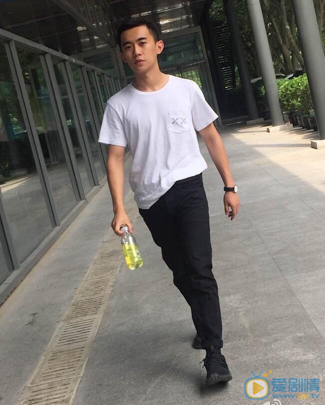 邵如一生活照 邵如一高清写真_邵如一高清剧照