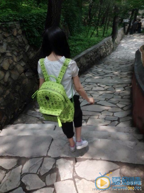 李梣溪旅行街拍 李梣溪高清写真_李梣溪高清剧照