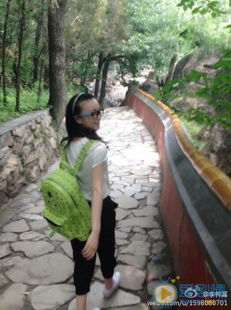 李梣溪旅行街拍 李梣溪高清写真_李梣溪高清剧照