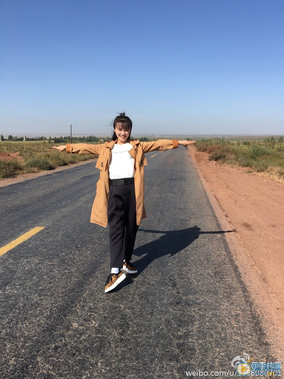 李梣溪旅行街拍 李梣溪高清写真_李梣溪高清剧照