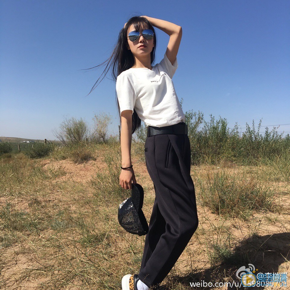 李梣溪旅行街拍 李梣溪高清写真_李梣溪高清剧照