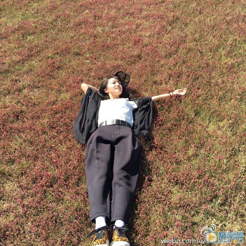 李梣溪旅行街拍 李梣溪高清写真_李梣溪高清剧照