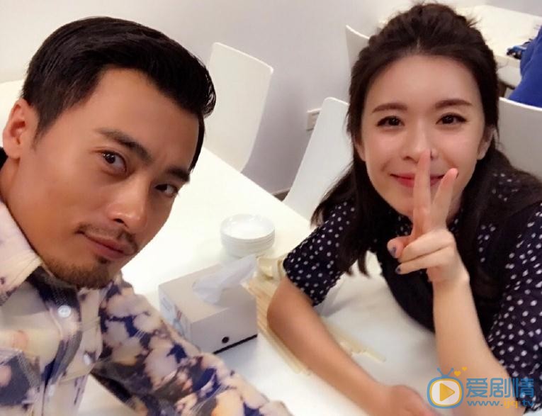 张钧涵与人合照 张钧涵高清写真_张钧涵高清剧照