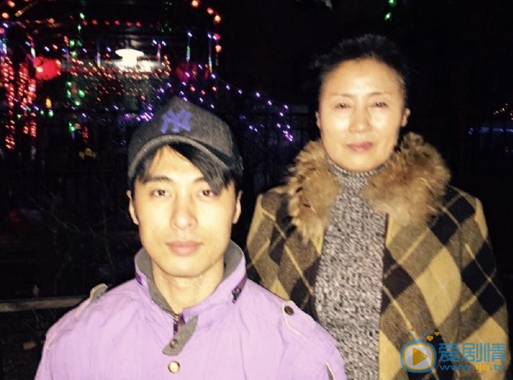张钧涵与人合照 张钧涵高清写真_张钧涵高清剧照