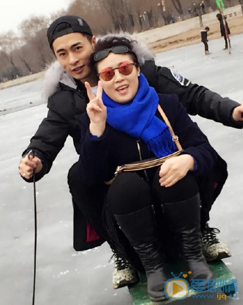 张钧涵与人合照 张钧涵高清写真_张钧涵高清剧照