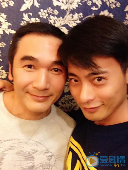 张钧涵与人合照 张钧涵高清写真_张钧涵高清剧照