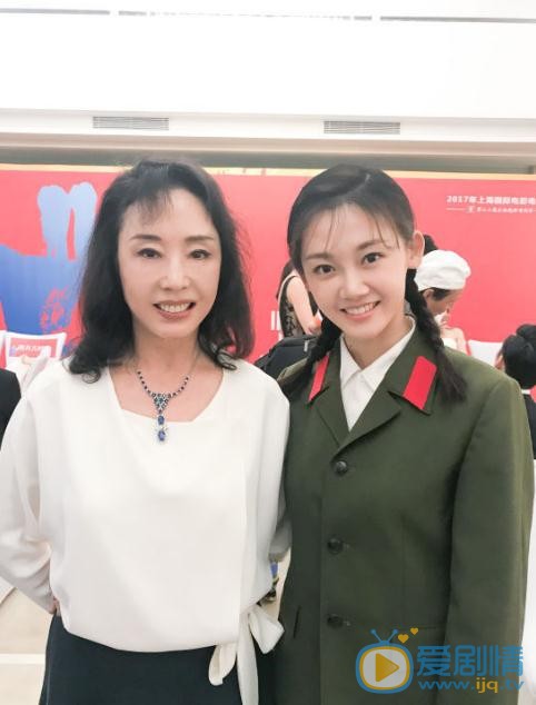 苗苗《芳华》宣传照 苗苗高清写真_苗苗高清剧照