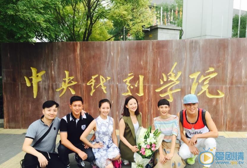 王靖云同学合照 王靖云高清写真_王靖云高清剧照