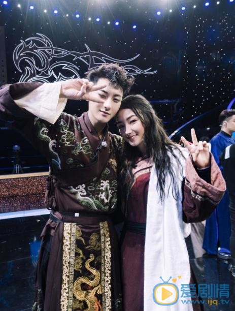 刘承羽与明星合照 刘承羽高清写真_刘承羽高清剧照