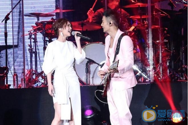 李荣浩演出照 李荣浩高清写真_李荣浩高清剧照