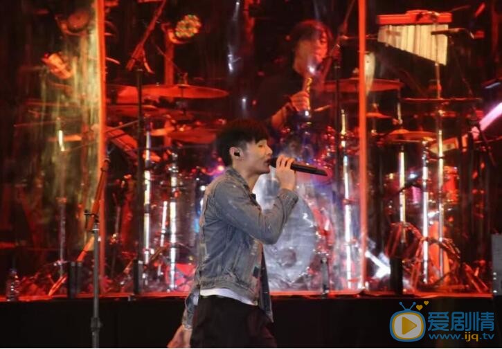 李荣浩演出照 李荣浩高清写真_李荣浩高清剧照