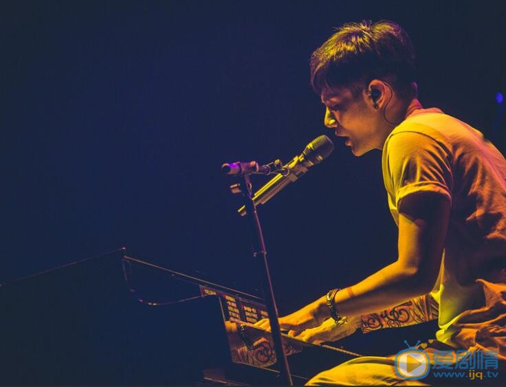 李荣浩演出照 李荣浩高清写真_李荣浩高清剧照